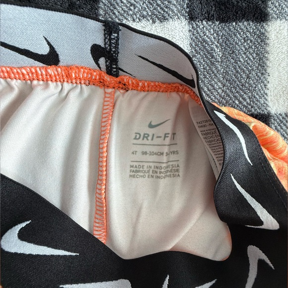 Nile dri-fit shorts - Picture 2 of 3